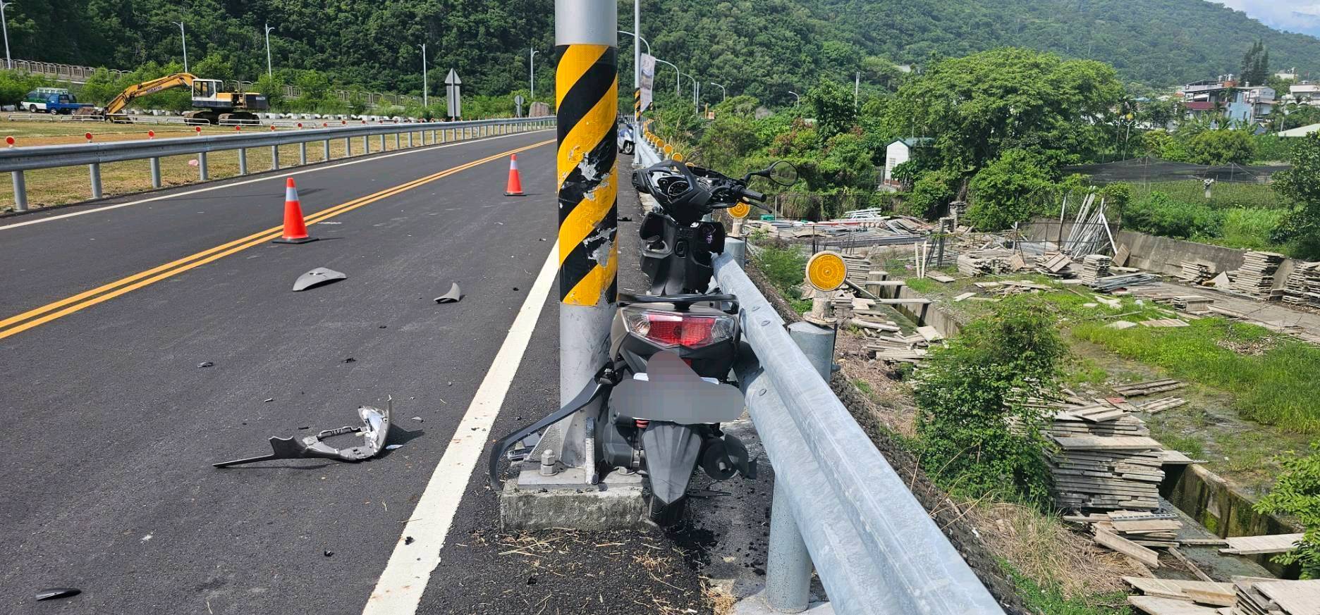 金峰鄉東64鄉道4.5公里路段   普通重機駕駛自撞、無生命跡象