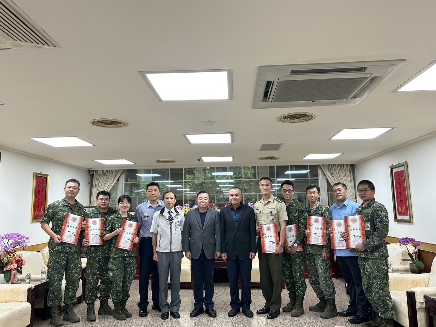 桃園市議會秋節勞軍 邱奕勝議長致贈慰勞金展現親民貼心安排