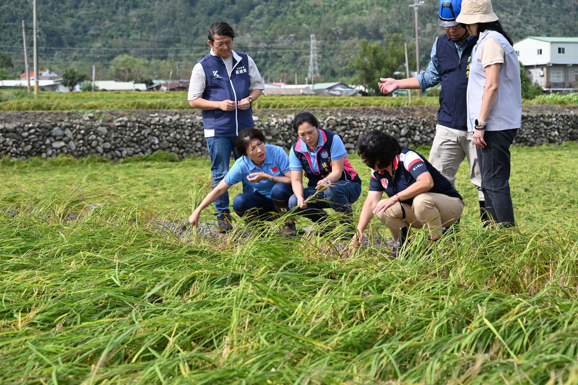 康芮強風豪雨重創臺東農漁業 縣長饒慶鈴勘災 呼籲中央支援協助農民