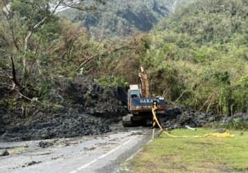 臺東縣長濱鄉台30線29K+500 (玉長公路東洞口)，因颱風豪雨山體坍滑造成道路阻斷，實施道路封閉。