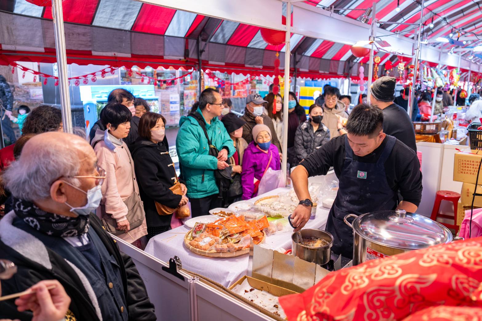 食安第一！桃園年貨大街啟動食品安全措施全面保障消費者安心