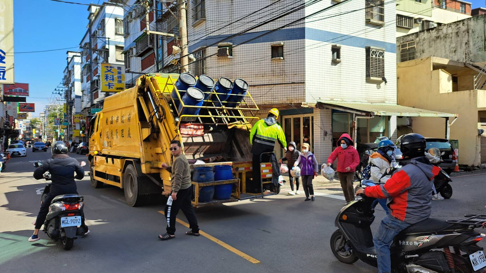 農曆過年前夕桃園加強垃圾清運 「蛇」我其誰