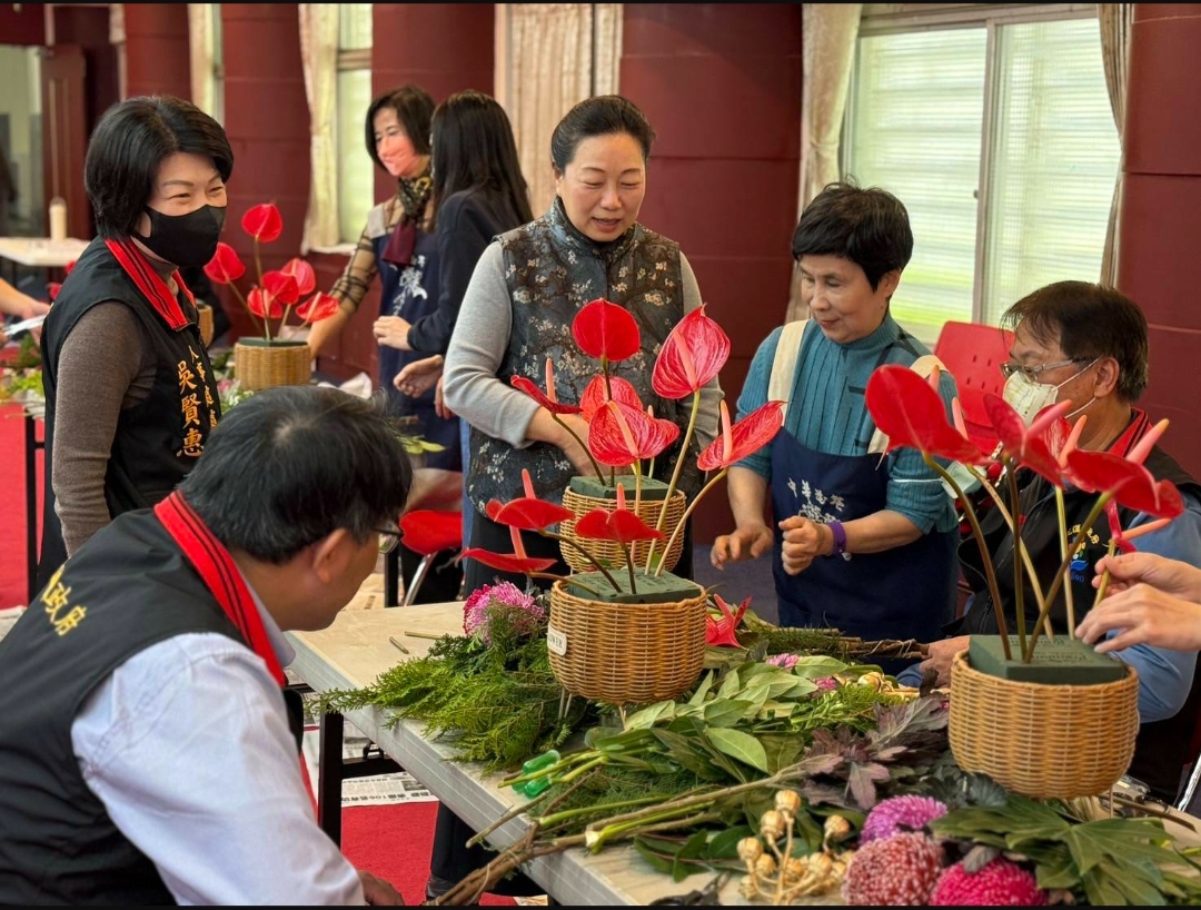 「以花佐日-新年花藝創作」花蓮縣政府員工紓壓手作工坊溫馨登場