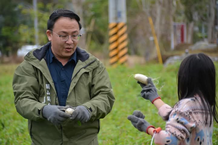 鎮長彭成豐大力推薦關山幸福蘿蔔季   週休假日上下場吸引親子開心參與