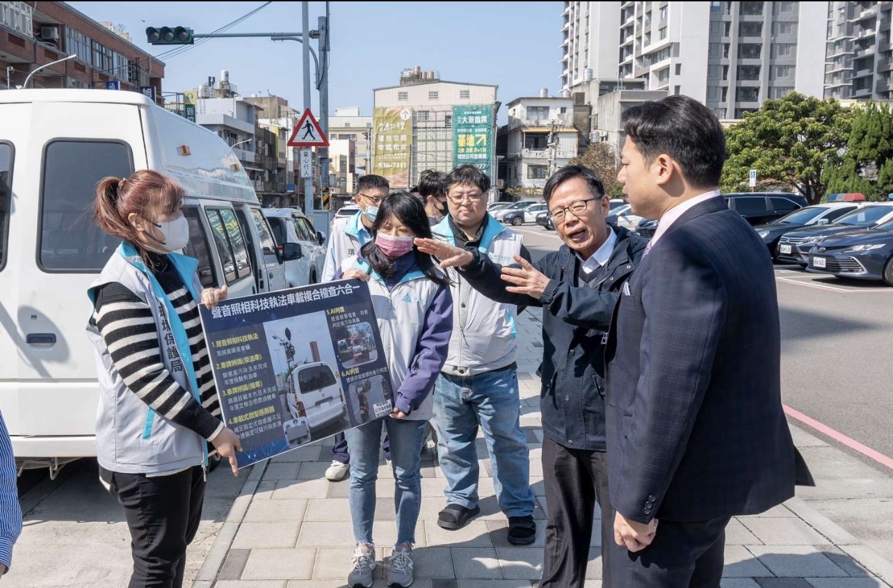 榮獲智慧城市創新應用獎 竹市「車載式六合一」複合稽查設備領先全國　